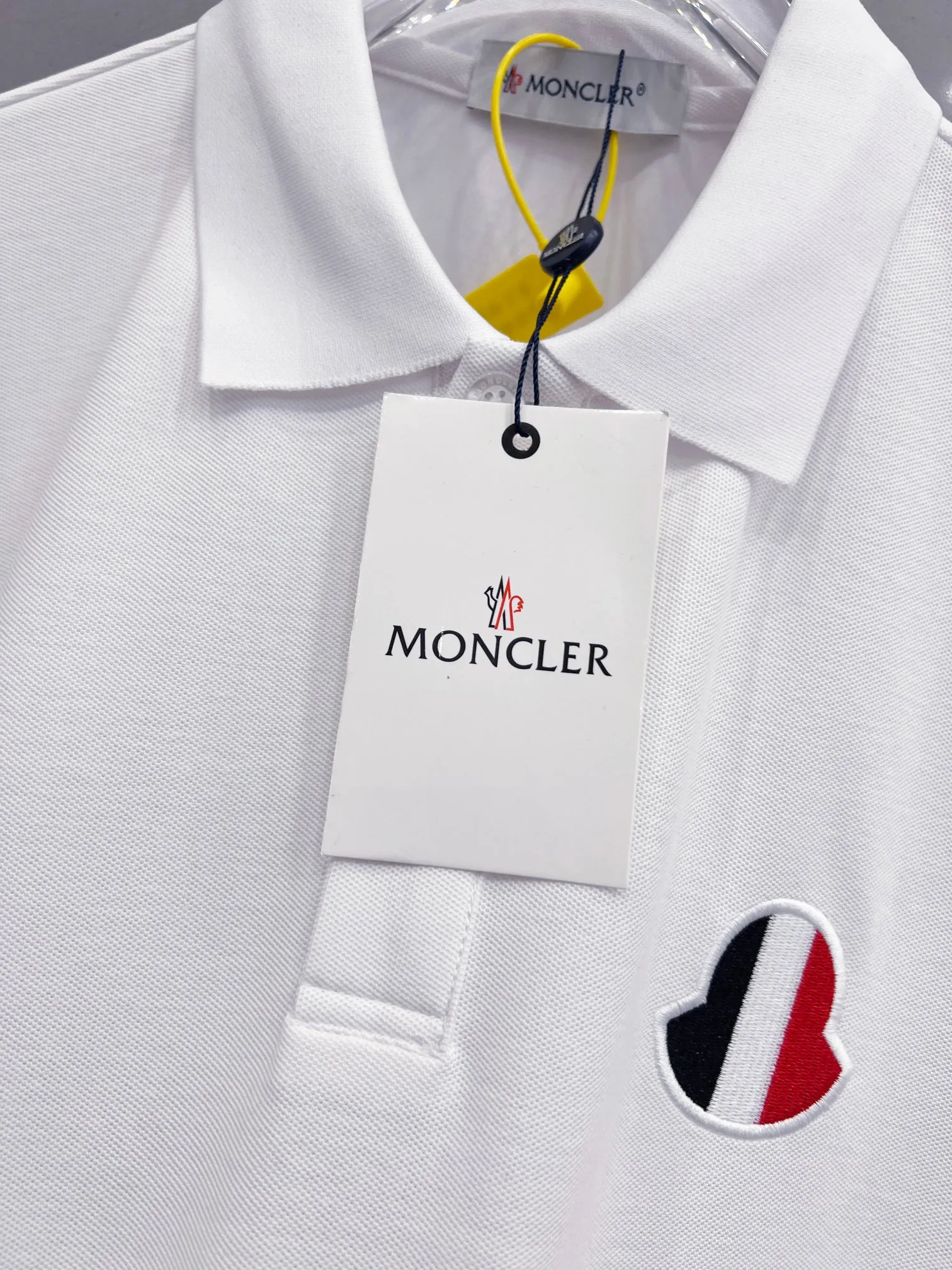MONCLER New Arrival logo polo ： ， ， Breathable 。 ， ， ， Wear-Resistant ， 。 ： 。 ， logo ， ， Classic logo ， ：m 061 ：Black White Sizes：S M L XL